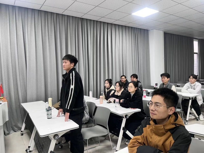 学生发言.jpg